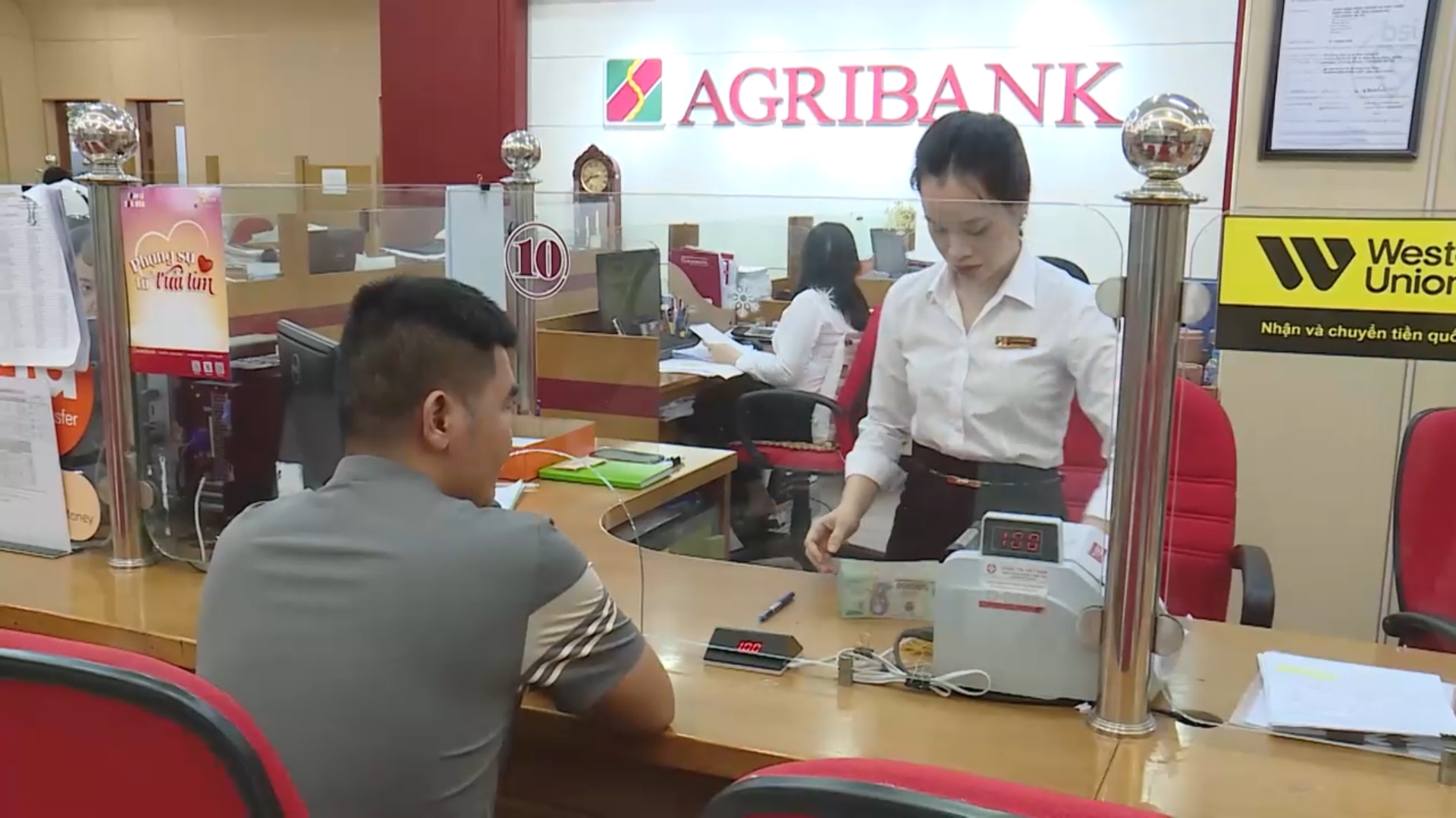 Lãi suất tăng cao, dòng tiền vào ngân hàng chưa nhiều như kỳ vọng | Vấn đề kinh tế | 12/05/2026