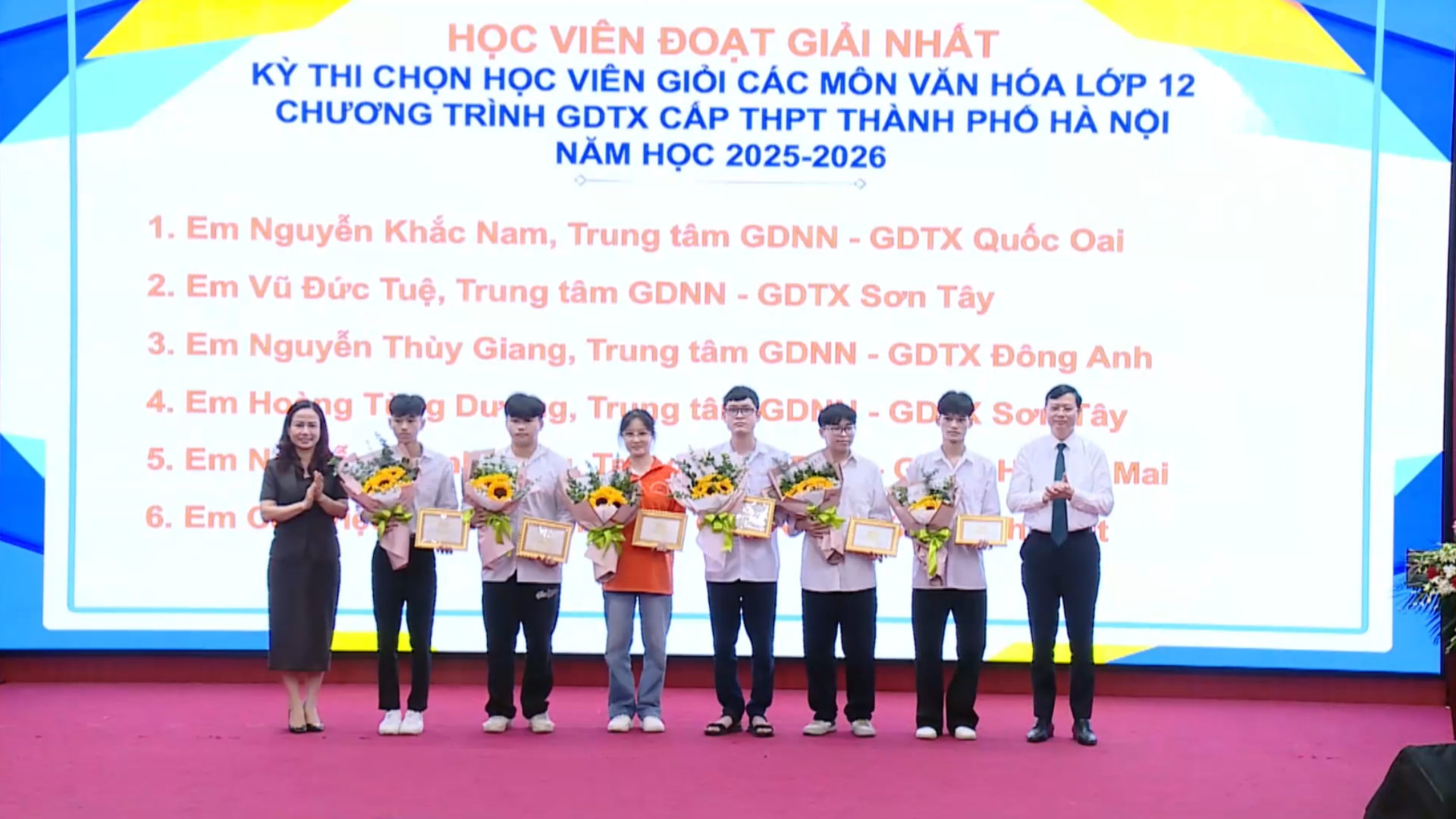 Hà Nội khen thưởng giáo viên và học viên giỏi giáo dục thường xuyên