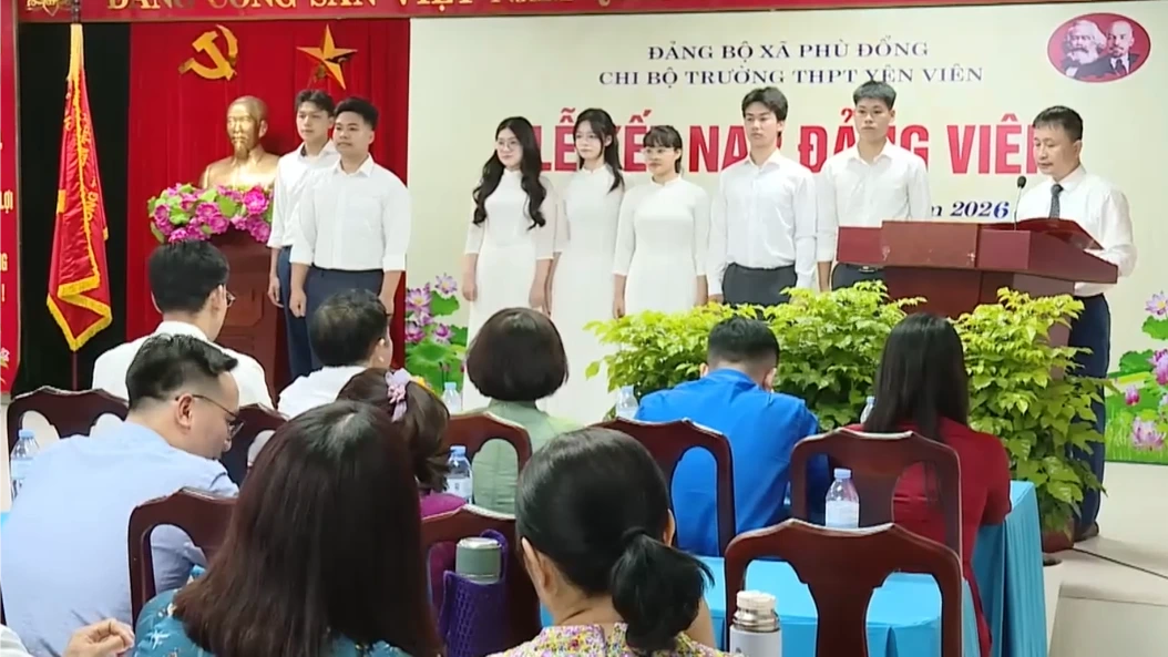 Trường THPT Yên Viên kết nạp 7 đảng viên là học sinh
