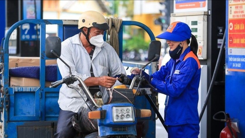 Giá xăng dầu đồng loạt tăng mạnh