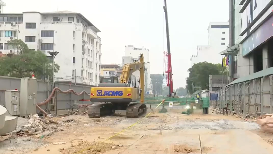 Phân luồng giao thông đường Trần Hưng Đạo phục vụ thi công ga ngầm S12