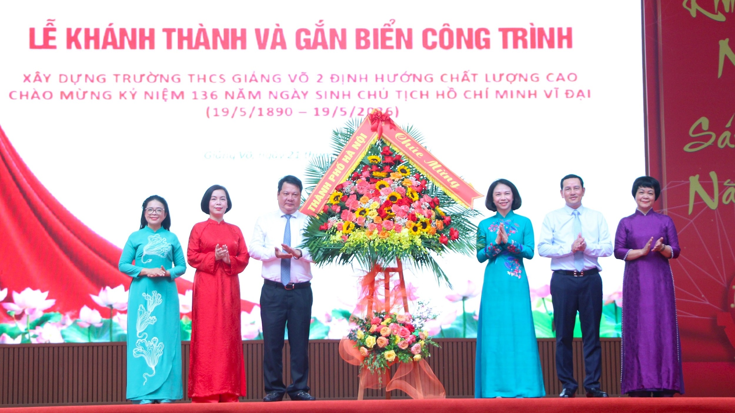 Gắn biển công trình chào mừng kỷ niệm 136 năm ngày sinh Chủ tịch Hồ Chí Minh