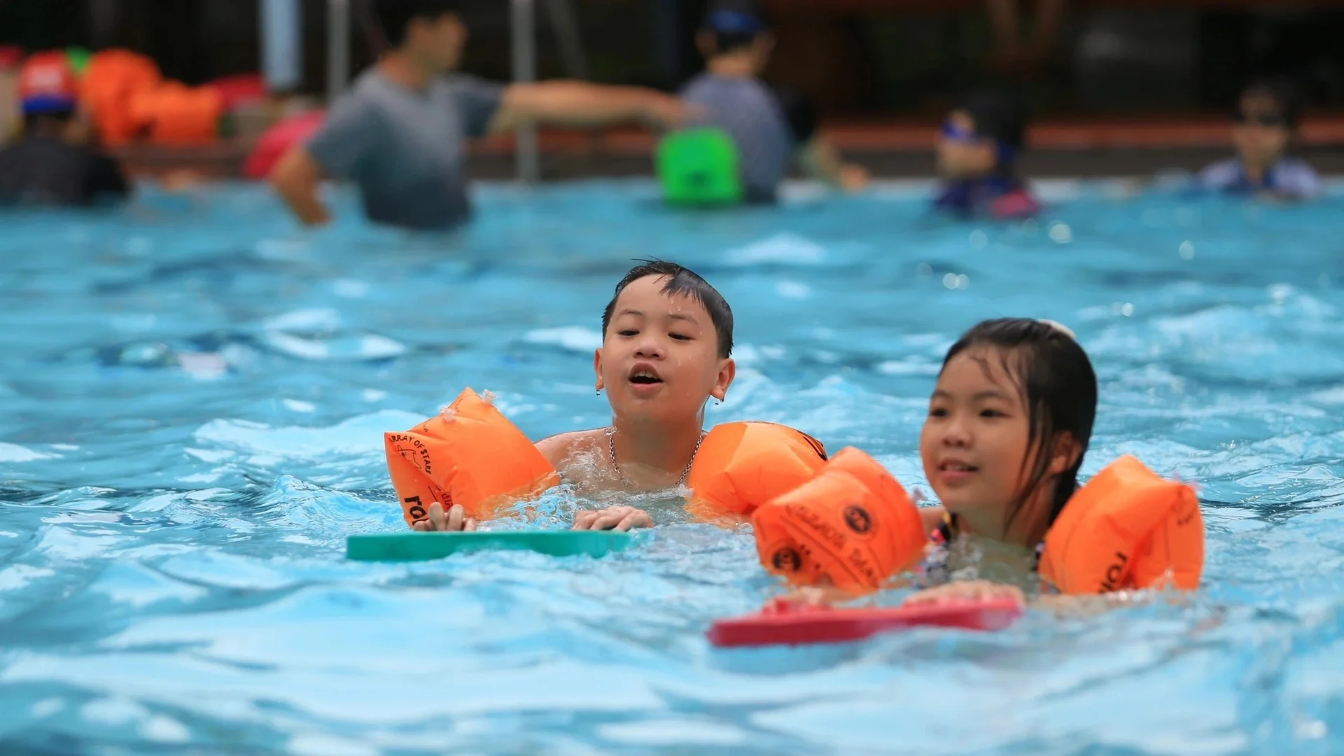 Nhiều phụ huynh cho con học bơi sớm để phòng nguy cơ đuối nước