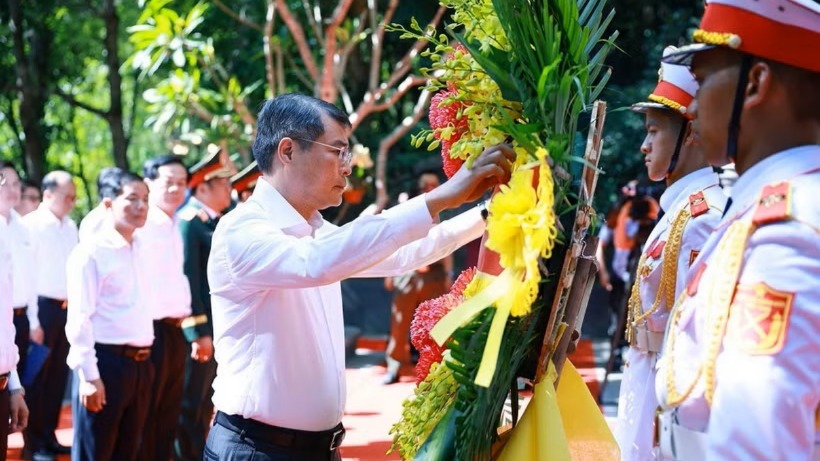 Thủ tướng dự lễ viếng, truy điệu và an táng liệt sỹ tại tỉnh Quảng Trị