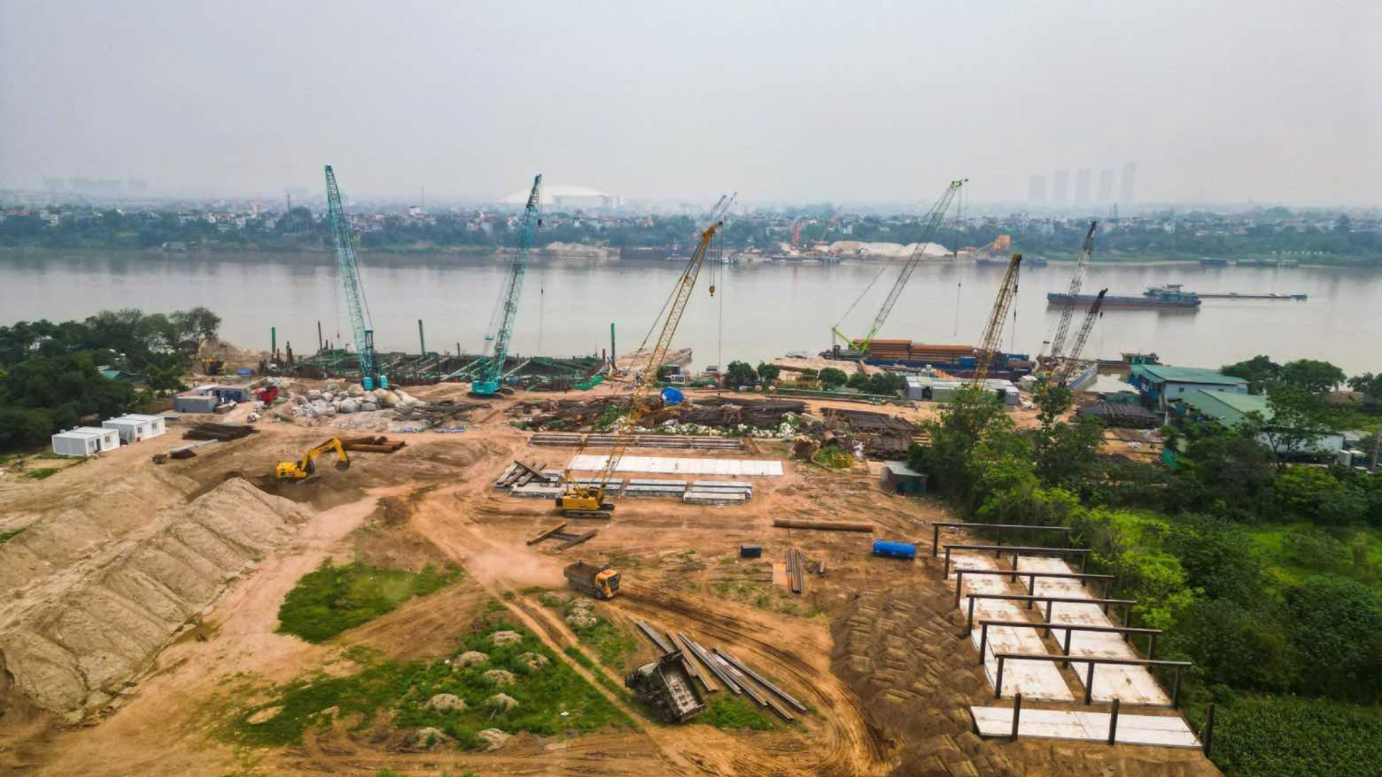 Phải hoàn thành GPMB các dự án cầu vượt sông Hồng trước 30/5