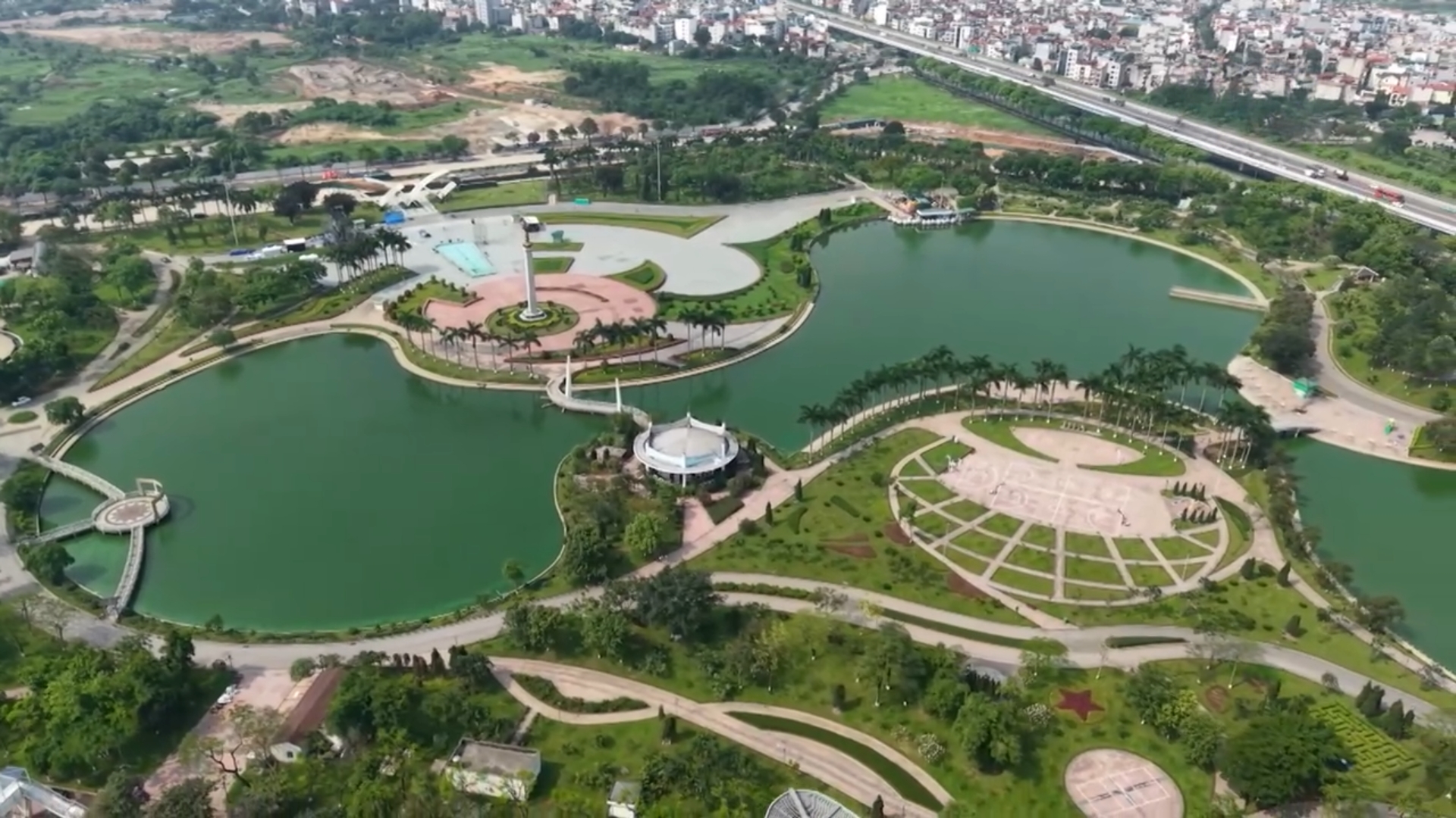Công viên Hòa Bình - Không gian xanh giữa lòng Thủ đô