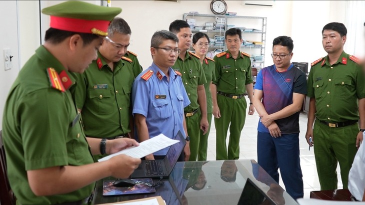 Khởi tố, bắt tạm giam cán bộ thuế nhận tiền của doanh nghiệp