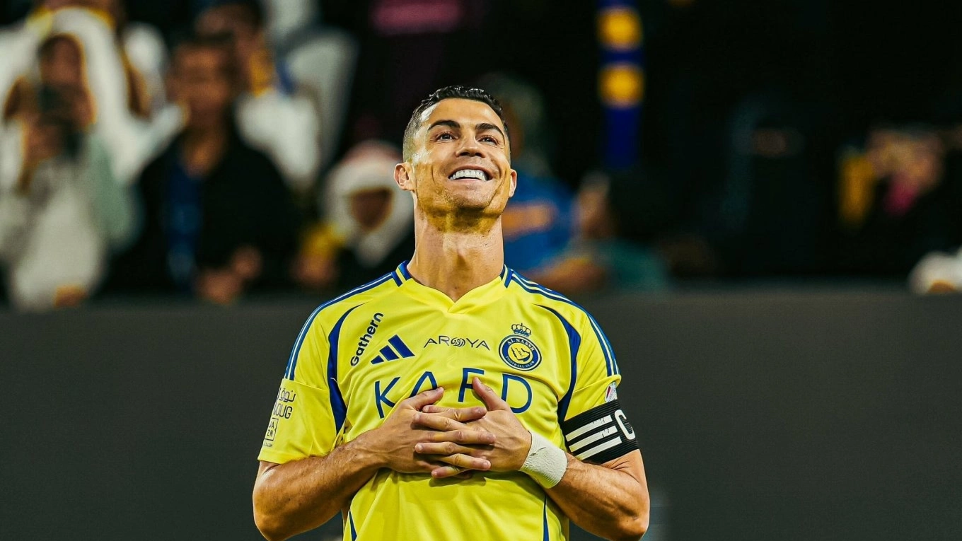 Ronaldo kiếm tiền nhiều nhất giới thể thao năm thứ 4 liên tiếp