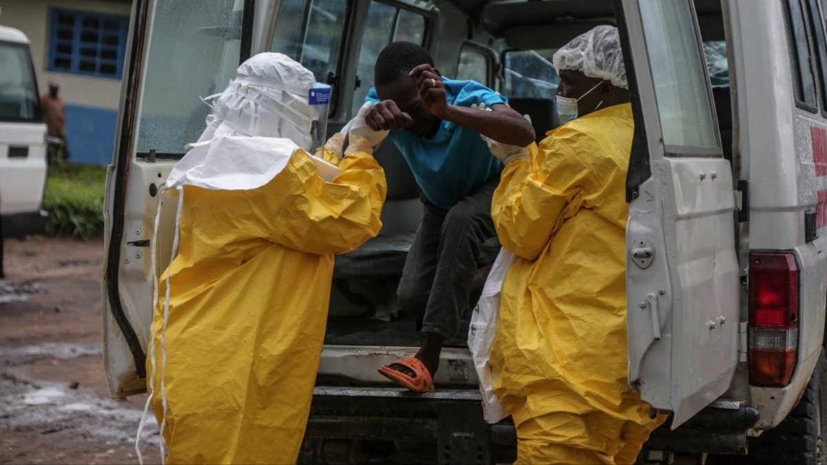 Số ca tử vong vì Ebola ở châu Phi tăng lên hơn 200 người