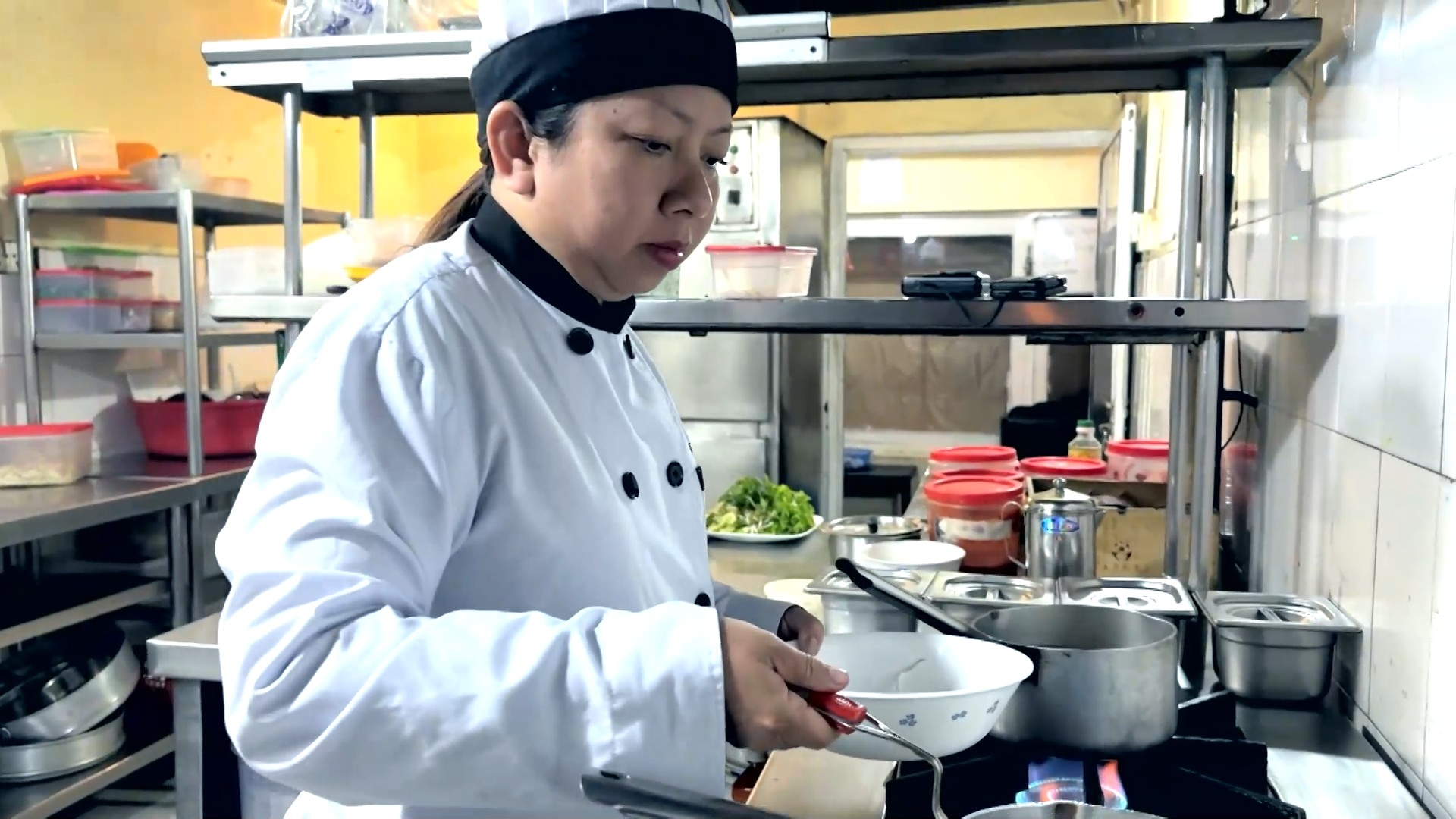 Hương vị phở Việt ở Kathmandu | Người Việt 5 châu | 10/05/2026