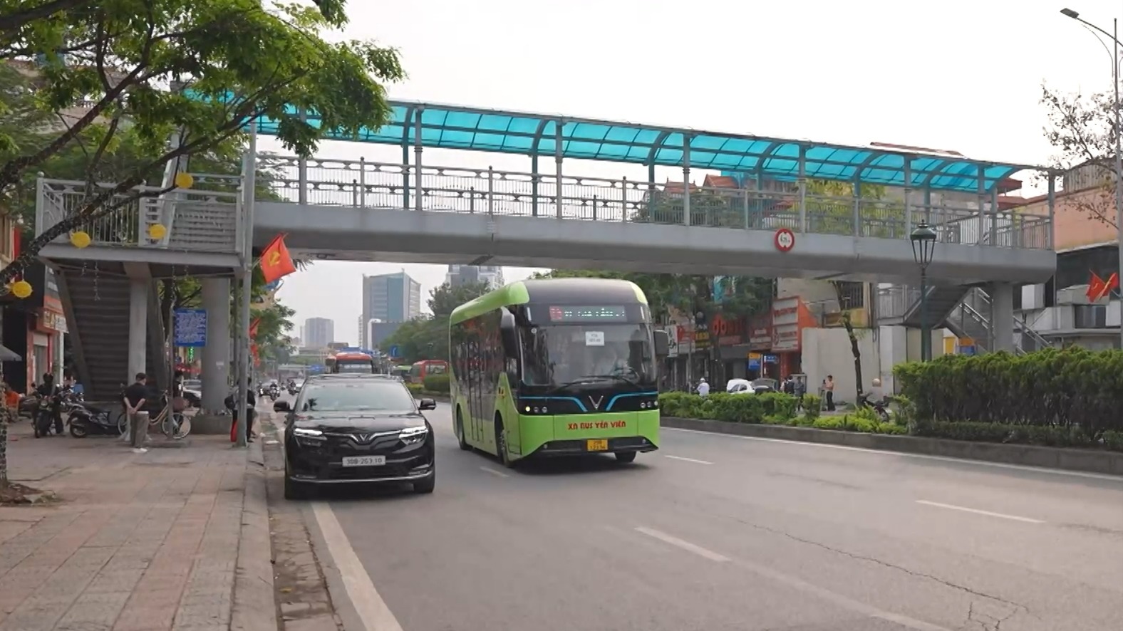 Hà Nội tăng tốc xe buýt điện, thúc đẩy giao thông xanh