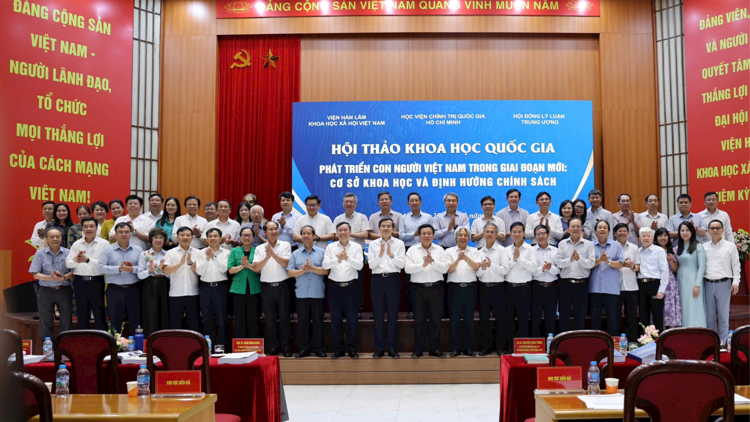 Phát triển con người Việt Nam thời đại số