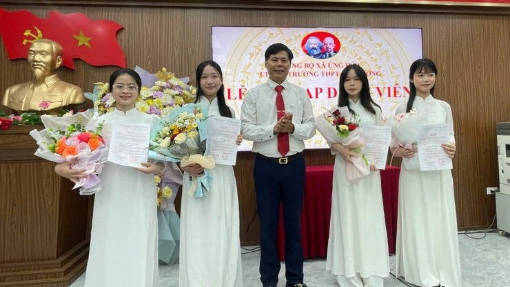 Tự hào 4 đảng viên là học sinh trường THPT Đại Cường