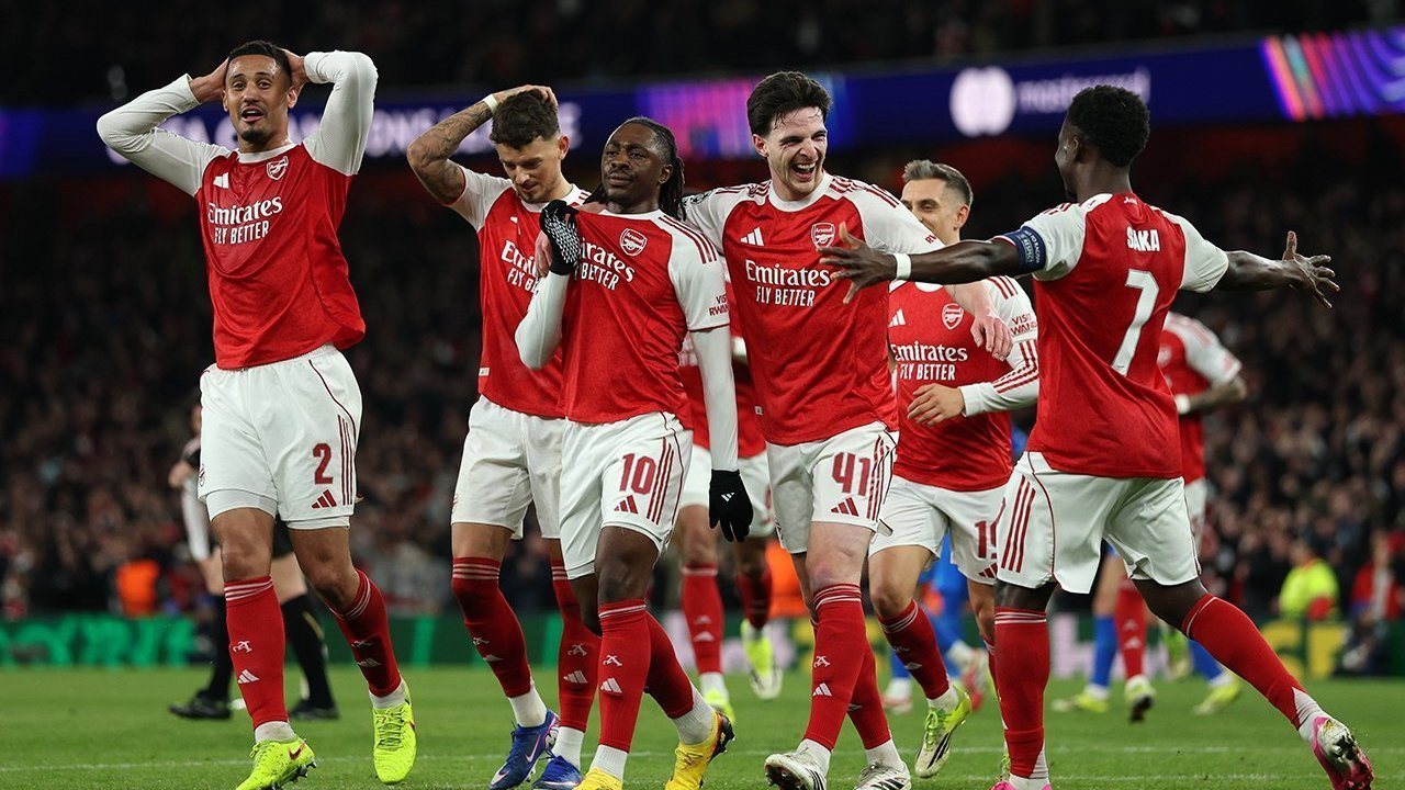Arsenal được chào đón tại Hungary