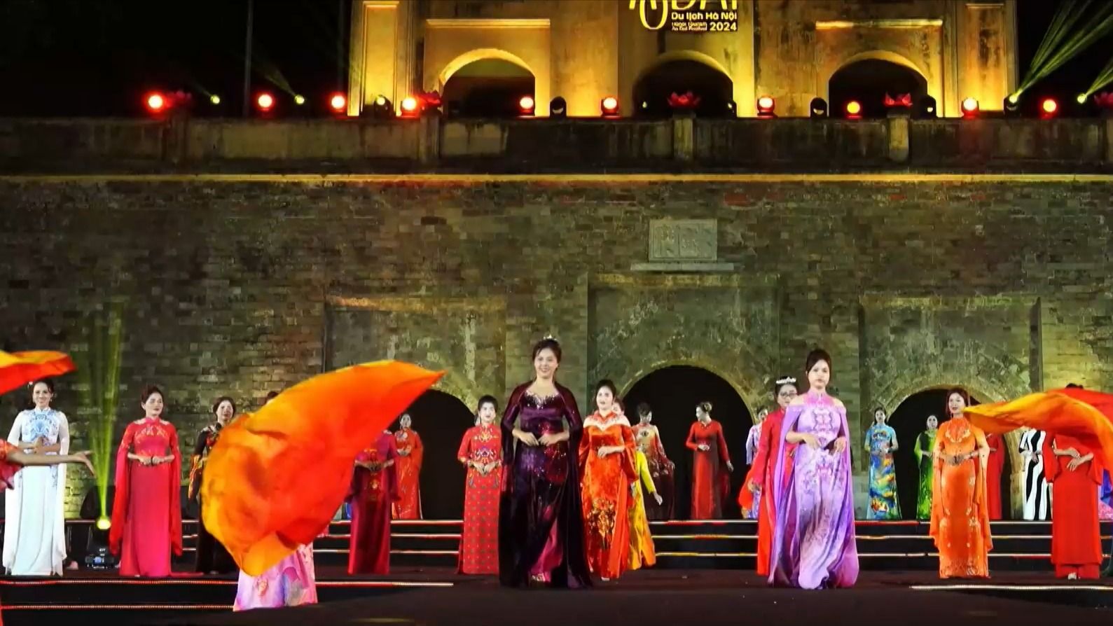 Tà áo dài đưa văn hóa Việt vươn xa  | Văn hóa và sự kiện | 30/05/2026