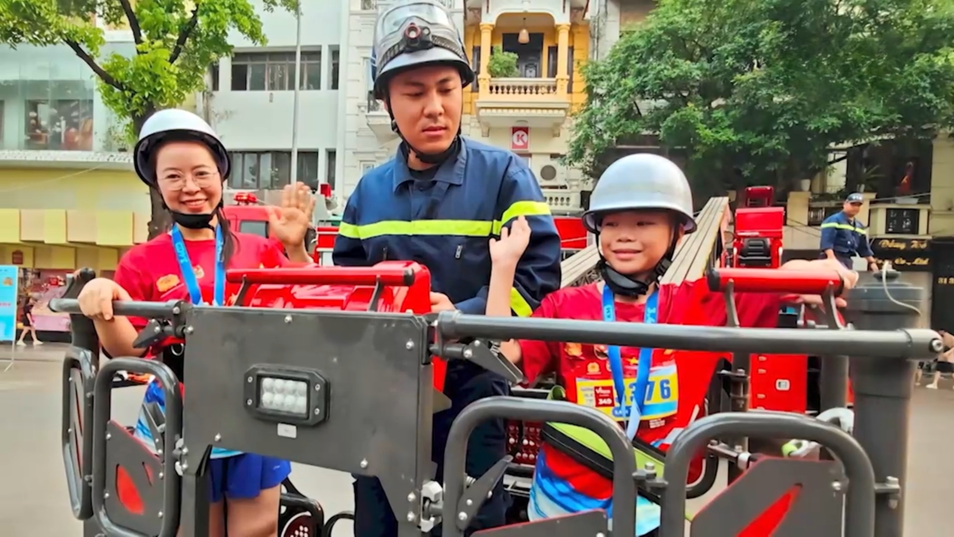 Trải nghiệm 'Không gian bình yên' trên phố đi bộ Hồ Gươm
