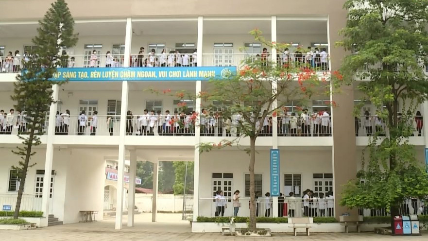 Sáng nay (29/5), thí sinh Hà Nội làm thủ tục dự thi vào lớp 10