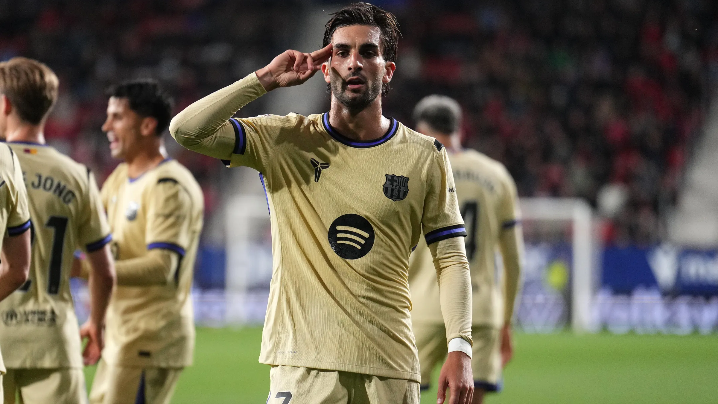 Barcelona chạm một tay vào chức vô địch La Liga 