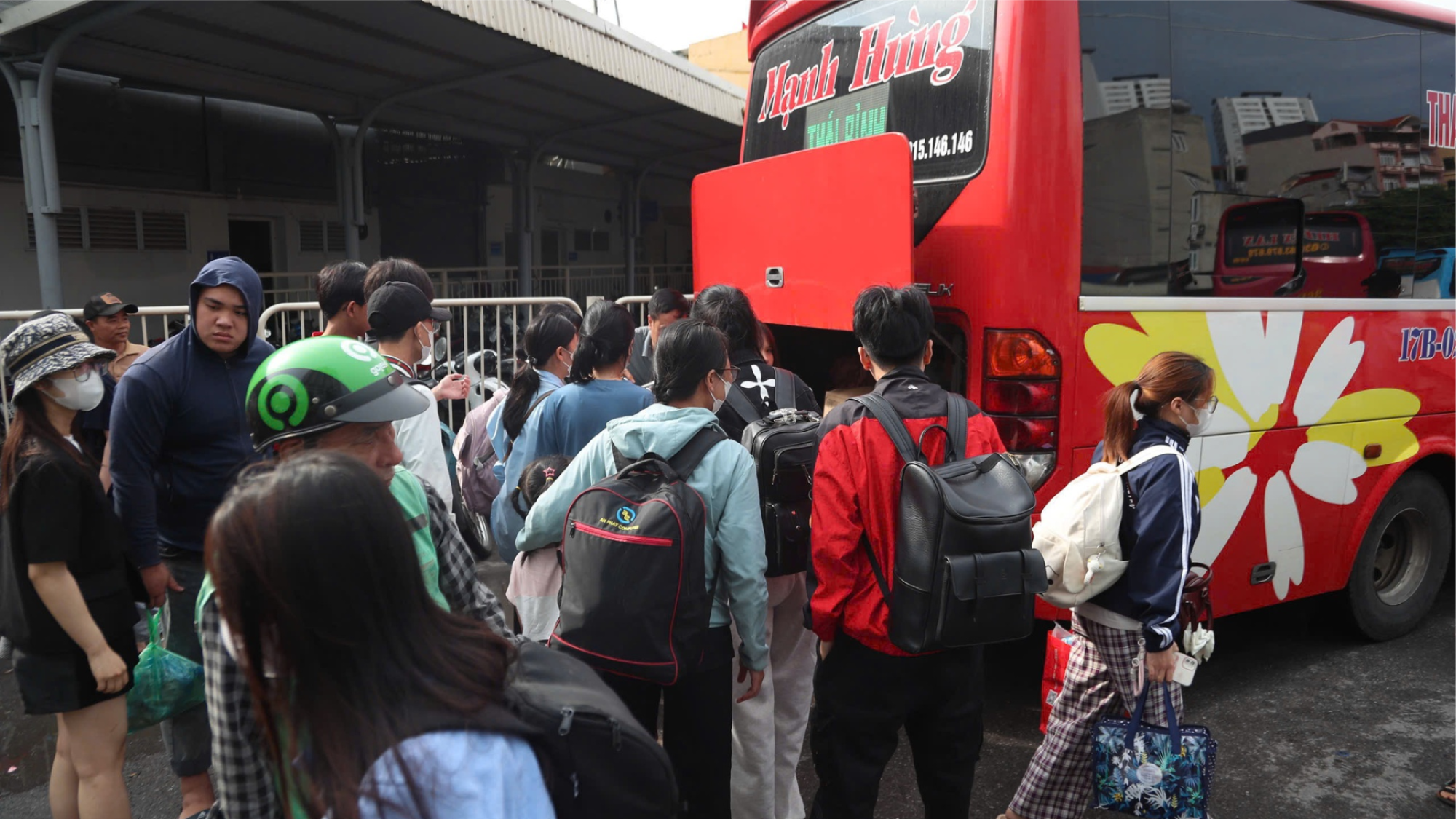 Nhiều người dân trở lại Thủ đô sớm sau kỳ nghỉ lễ