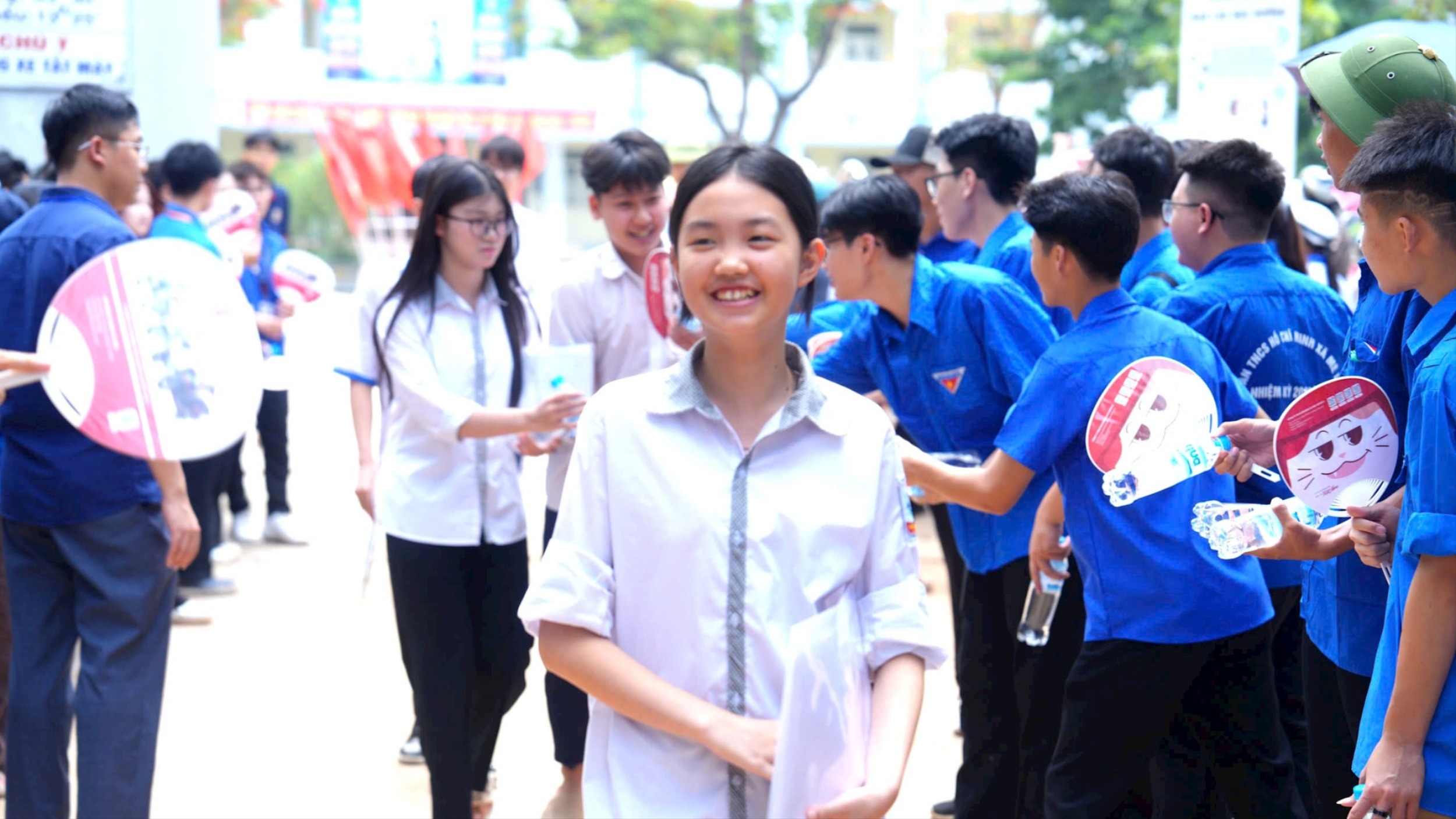 Đề thi Ngữ văn lớp 10: Gắn giới trẻ với sự kết nối