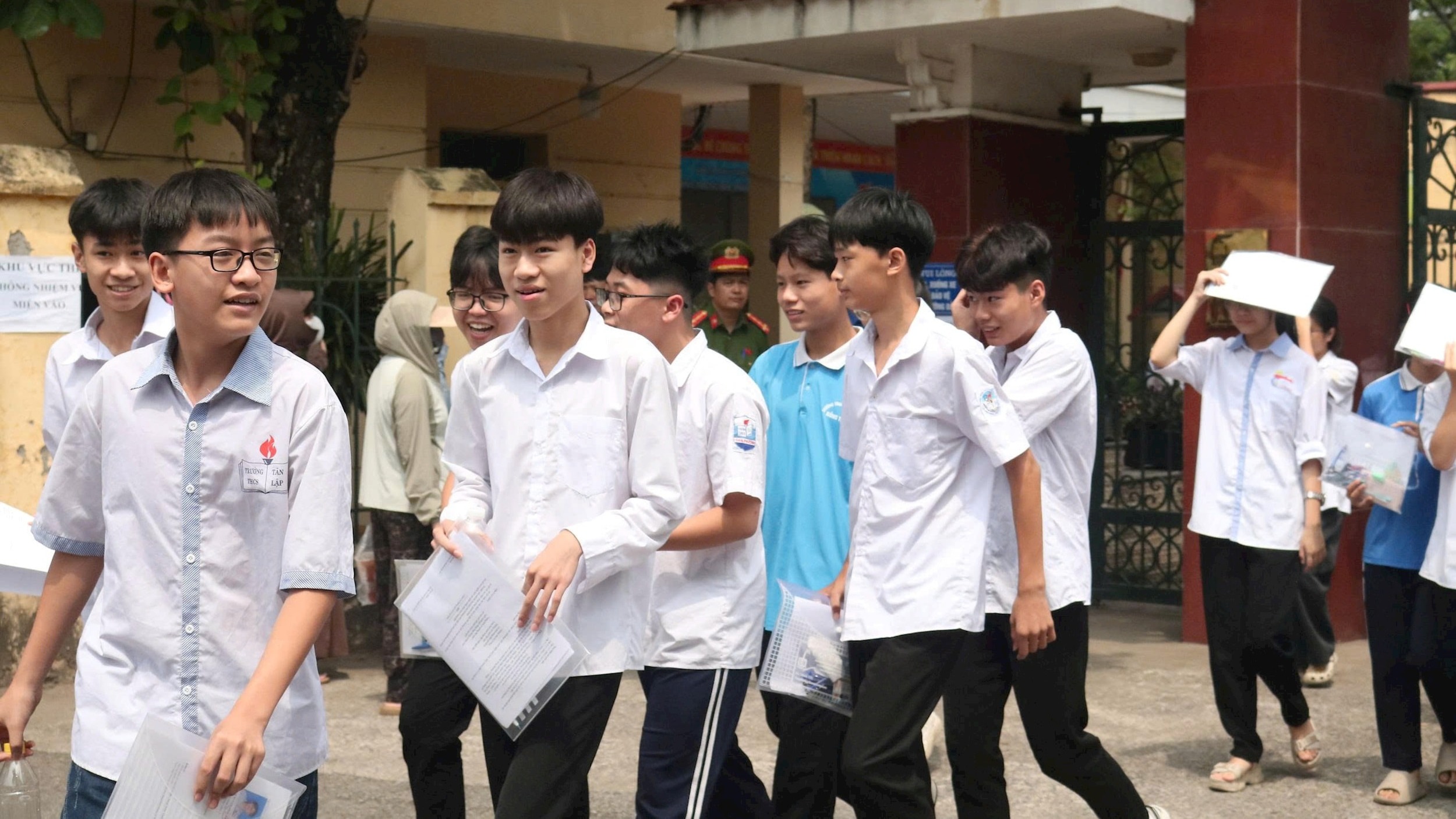Gợi ý đáp án môn Toán - kỳ thi lớp 10 tại Hà Nội