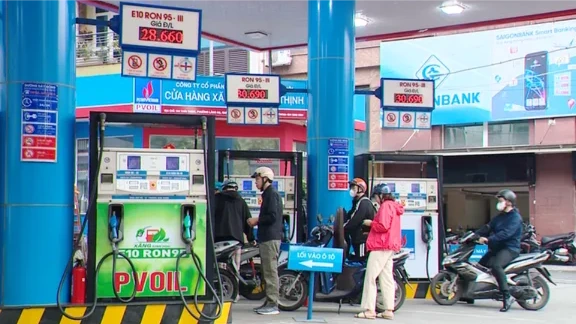 Hà Nội yêu cầu đẩy nhanh triển khai xăng sinh học E10