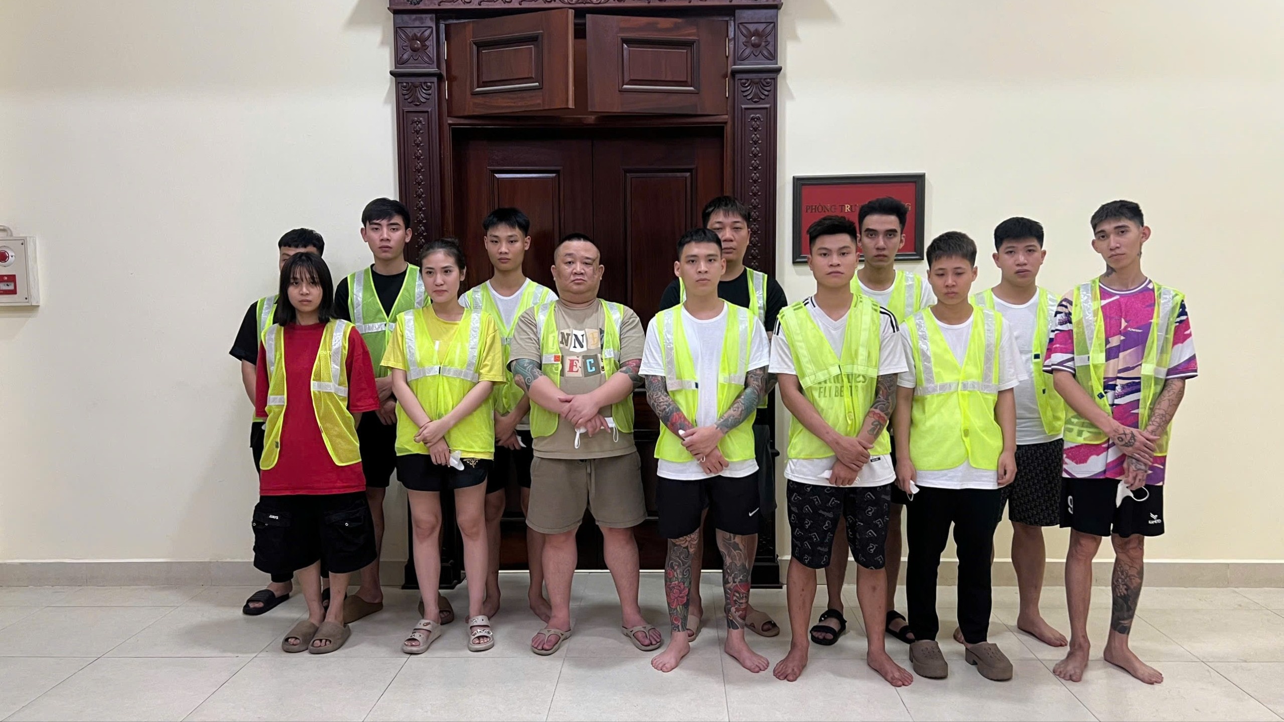Công an Hà Nội tạm giữ 13 đối tượng về hành vi buôn bán 'bóng cười'