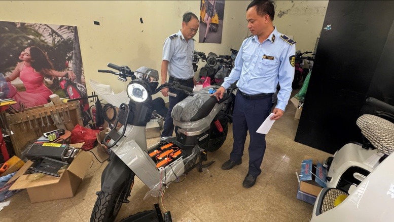 Phát hiện cơ sở kinh doanh xe đạp điện 'trá hình'