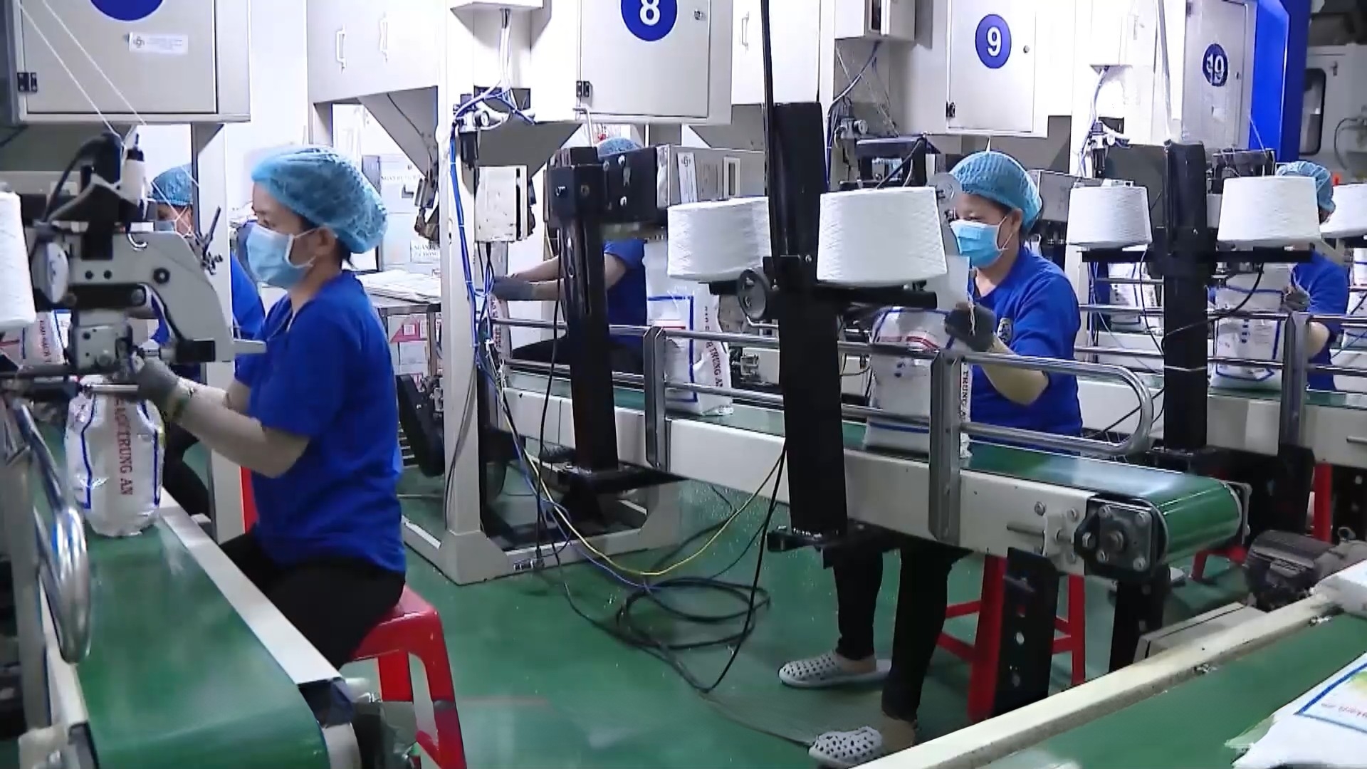 Thích ứng với bài toán giá nhiên liệu