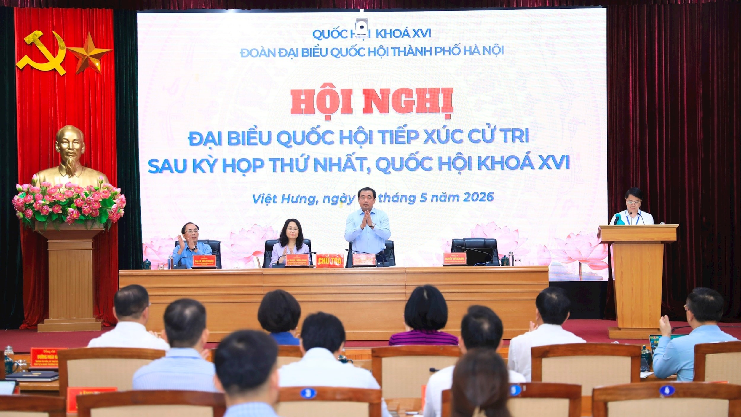 Bí thư Thành ủy Hà Nội Trần Đức Thắng tiếp xúc cử tri Đơn vị bầu cử số 10