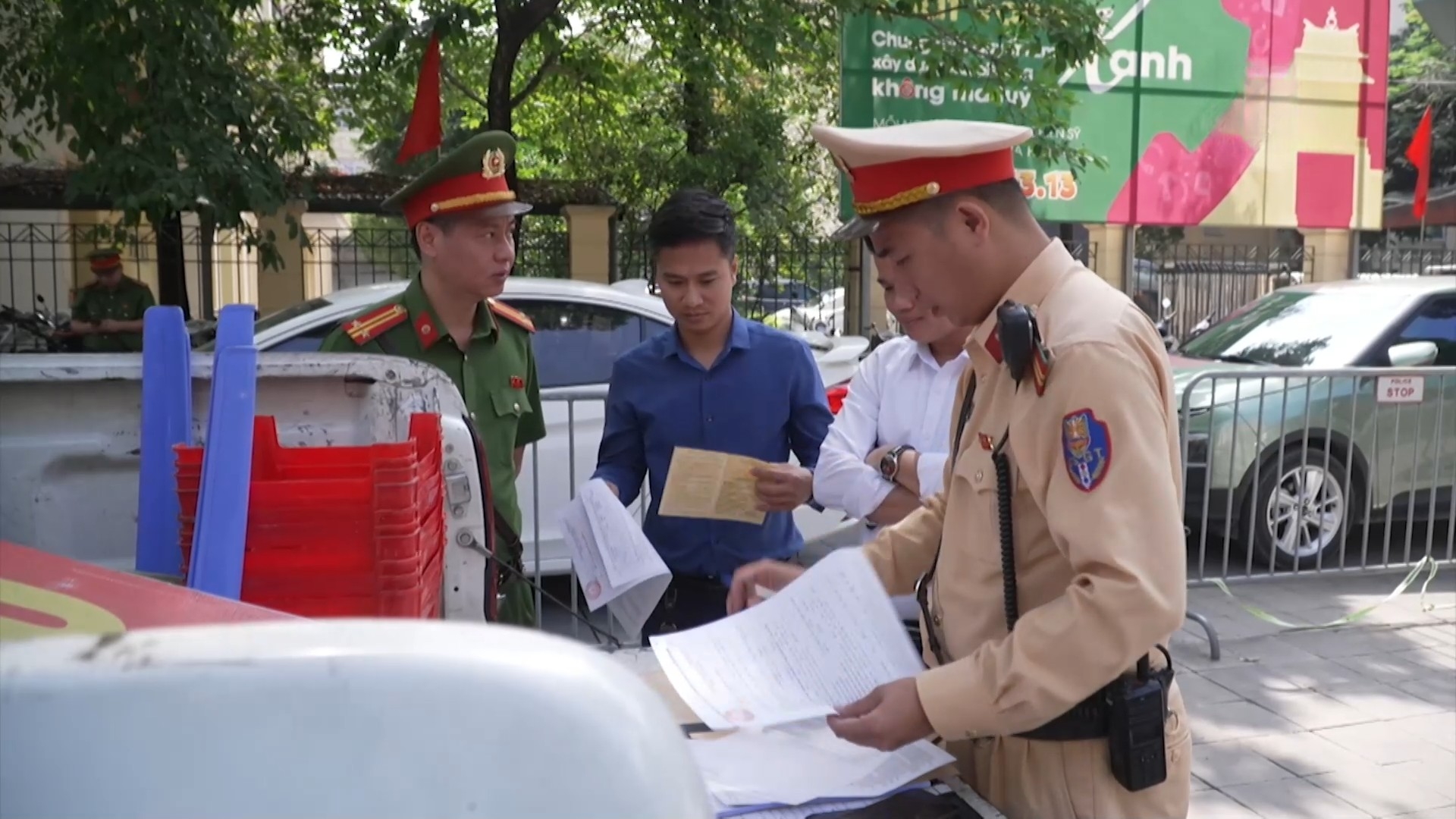 Công an phường Hoàng Mai xử lý nghiêm vi phạm trật tự đô thị
