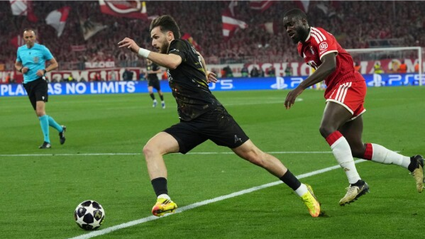 Siêu sao PSG đi vào lịch sử Champions League