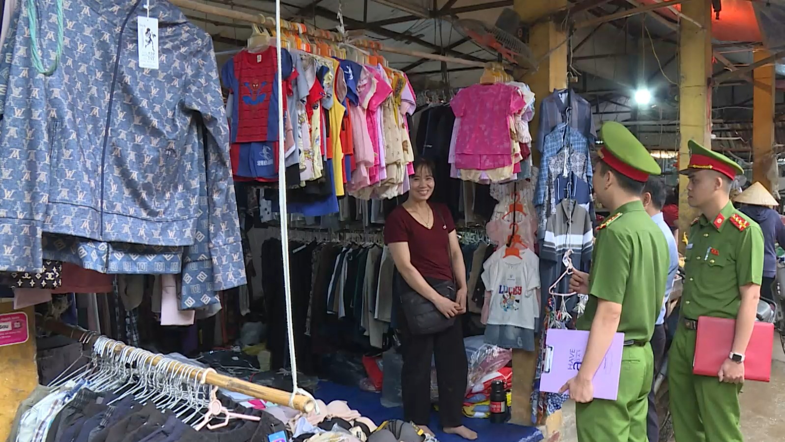 Xóa bỏ chợ cóc, ổn định sinh kế tiểu thương | Chính quyền cơ sở | 08/05/2026