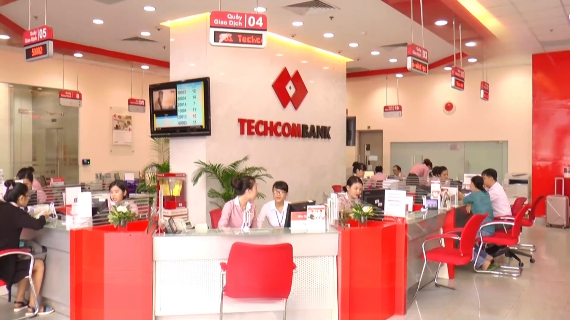 Techcombank chi gần 5.000 tỷ đồng trả cổ tức tiền mặt