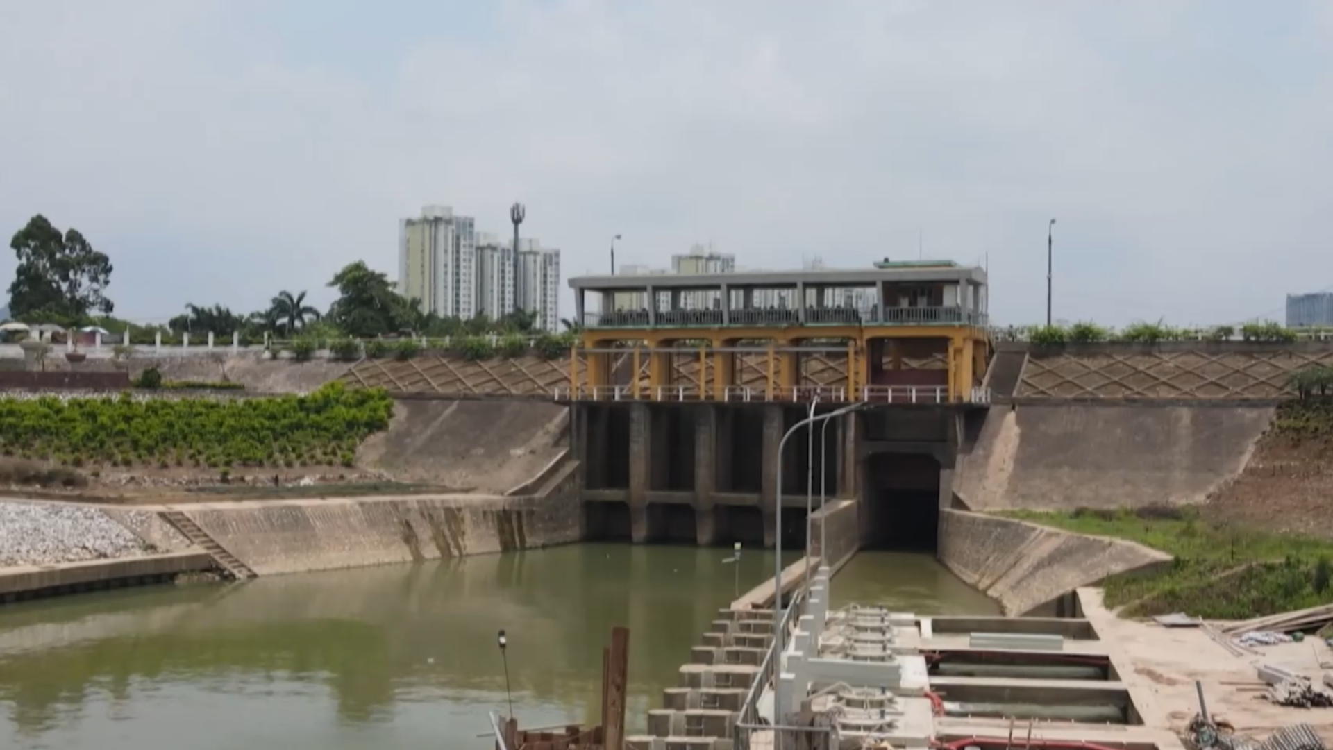 Xây đập điều tiết: Giải pháp hồi sinh sông nội đô