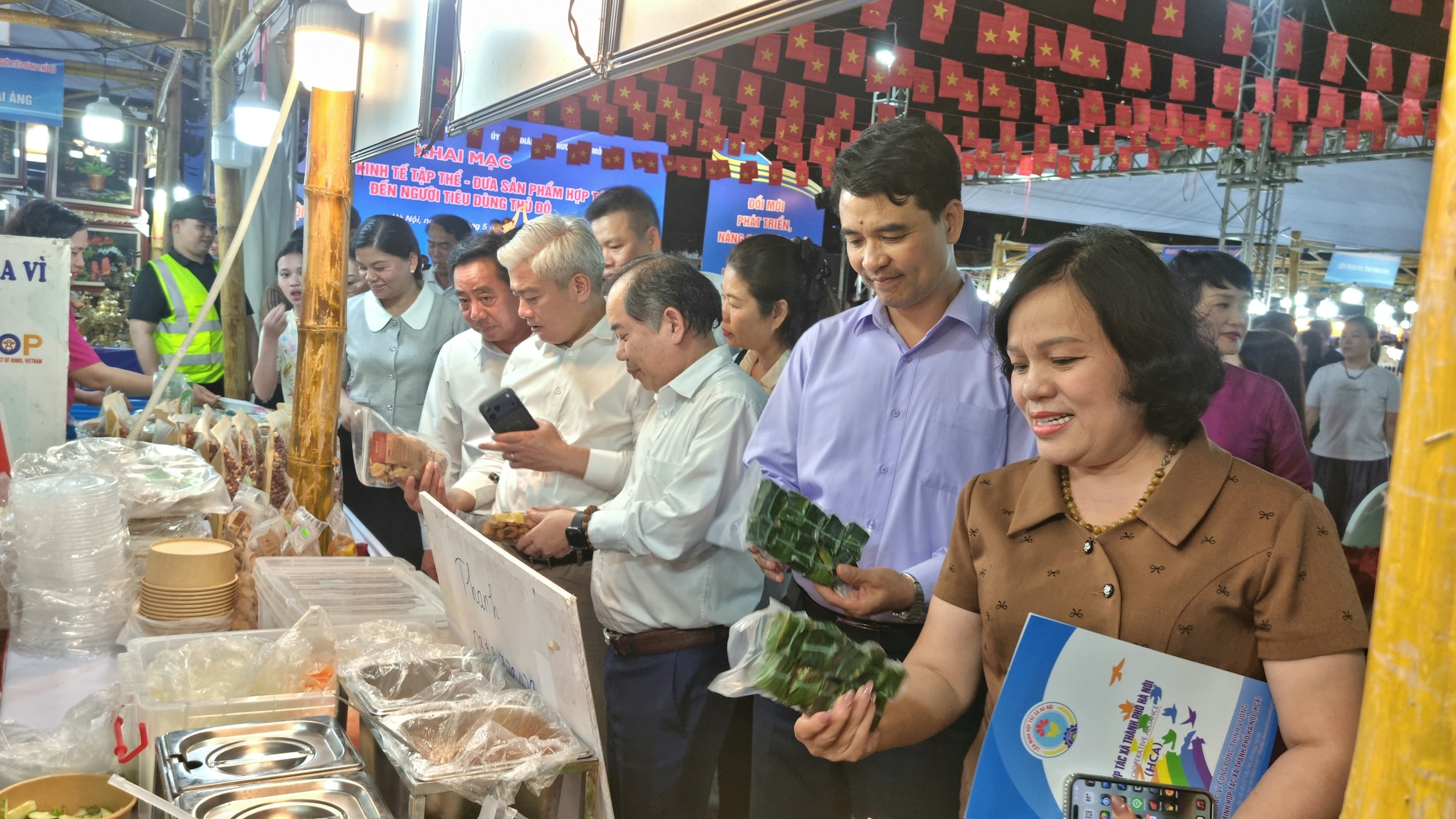 Gần 100 hợp tác xã tham gia 'Tuần hàng kinh tế tập thể'