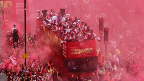 Arsenal diễu hành mừng chức vô địch giải Ngoại hạng Anh