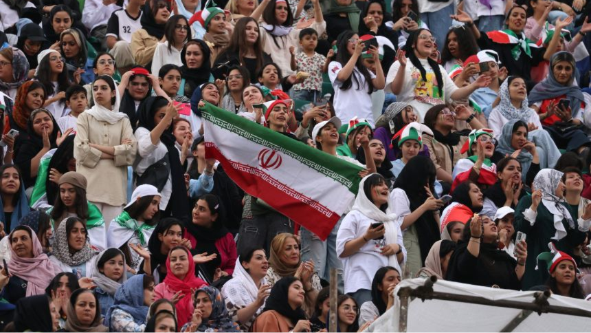FIFA thu hồi suất mua vé World Cup của CĐV Iran