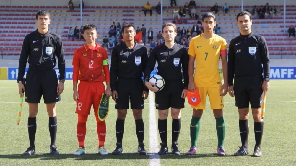 Trọng tài Singapore điều hành trận play-off V-League