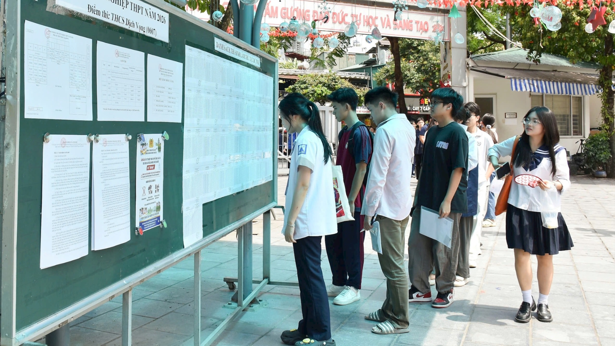 12 thí sinh bị đình chỉ trong buổi thi Ngữ văn