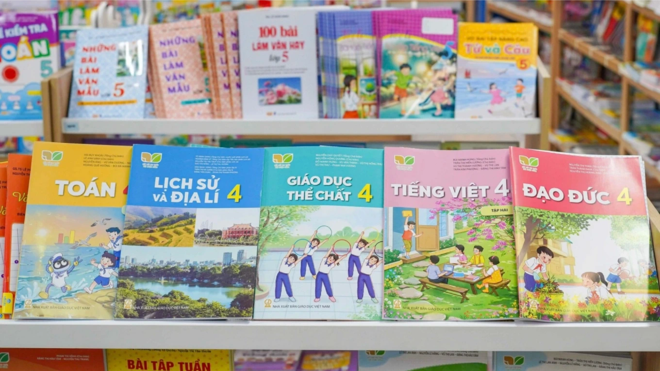 Giá sách giáo khoa năm học 2026-2027 giảm hơn 13%