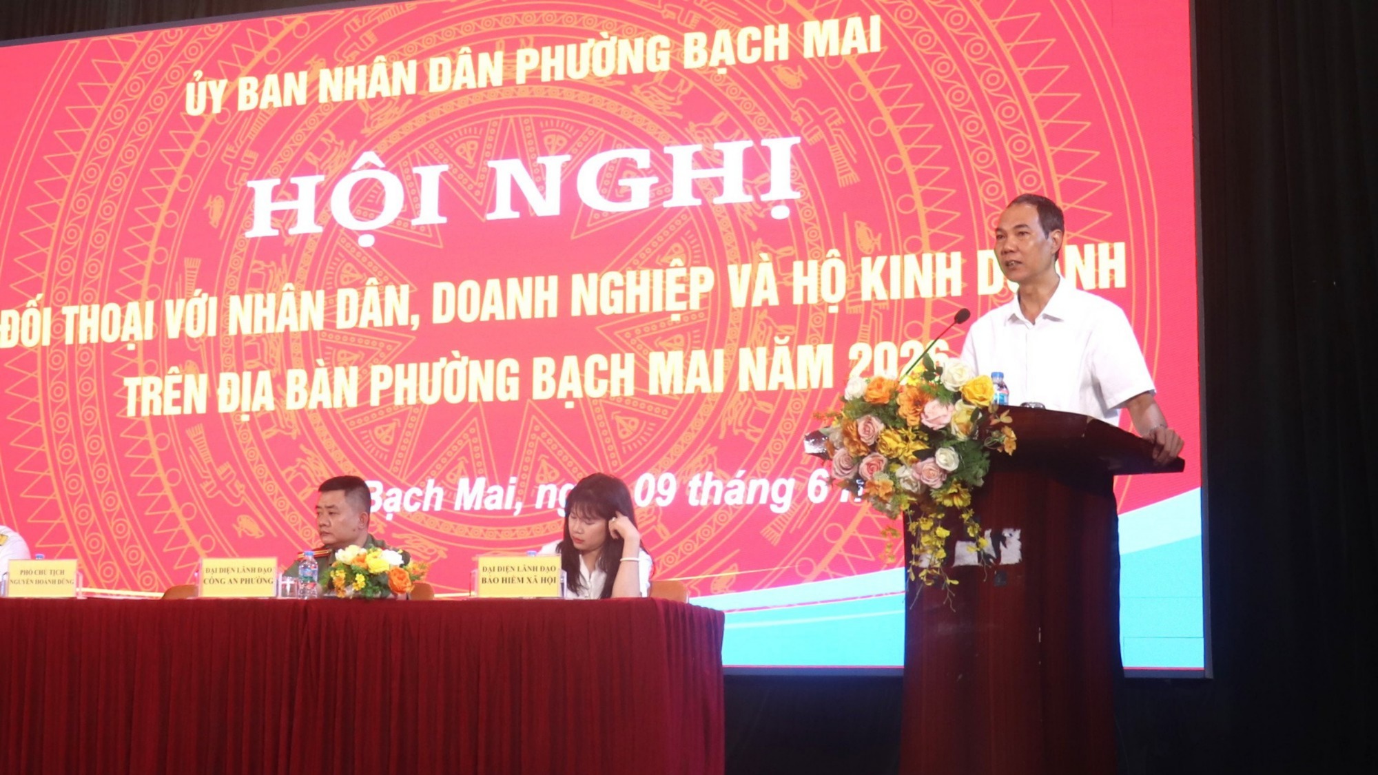 Đối thoại tháo gỡ khó khăn, hỗ trợ người dân và doanh nghiệp