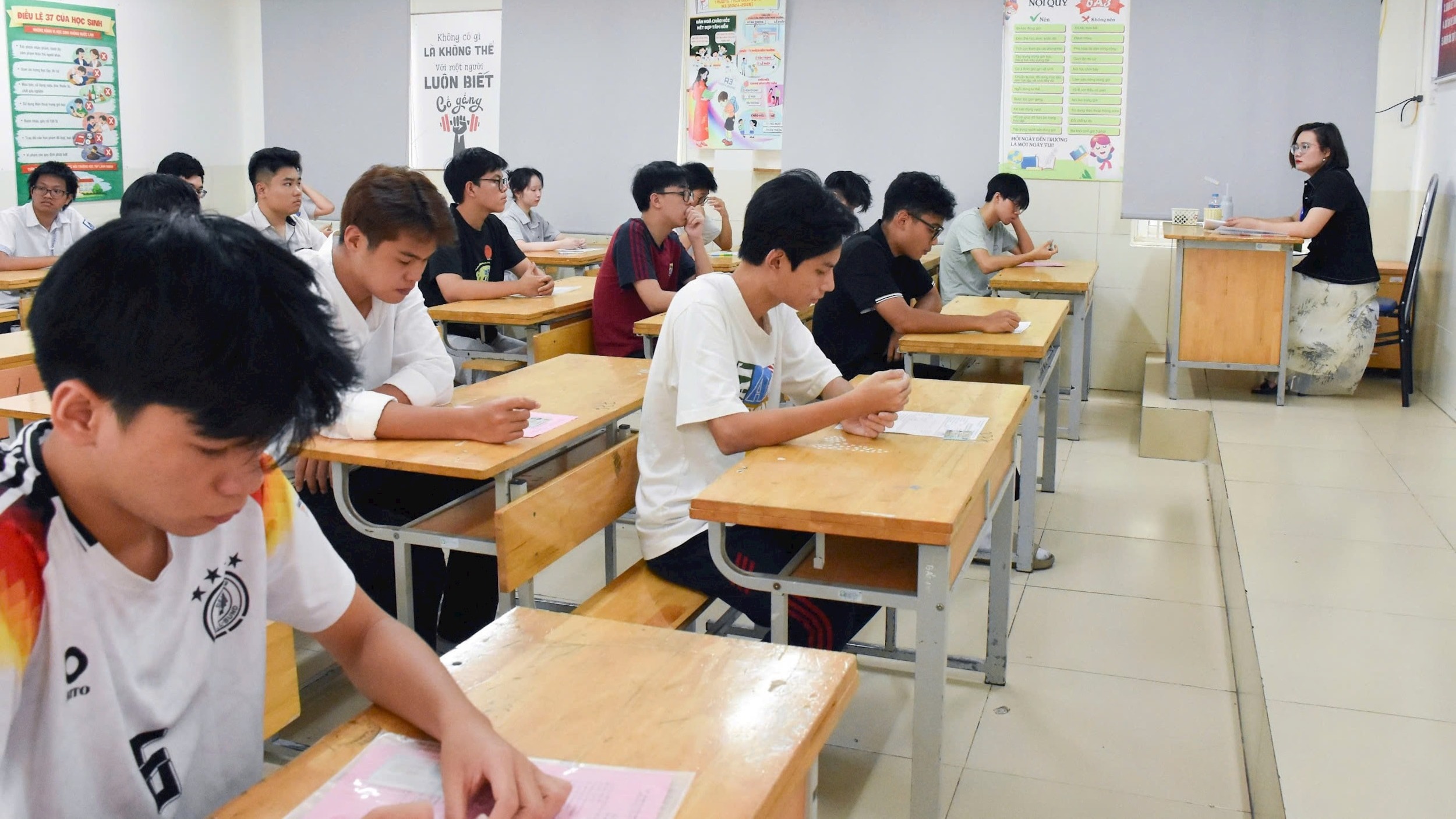 Thí sinh làm bài thi các môn tự chọn trong ngày cuối kỳ thi tốt nghiệp THPT