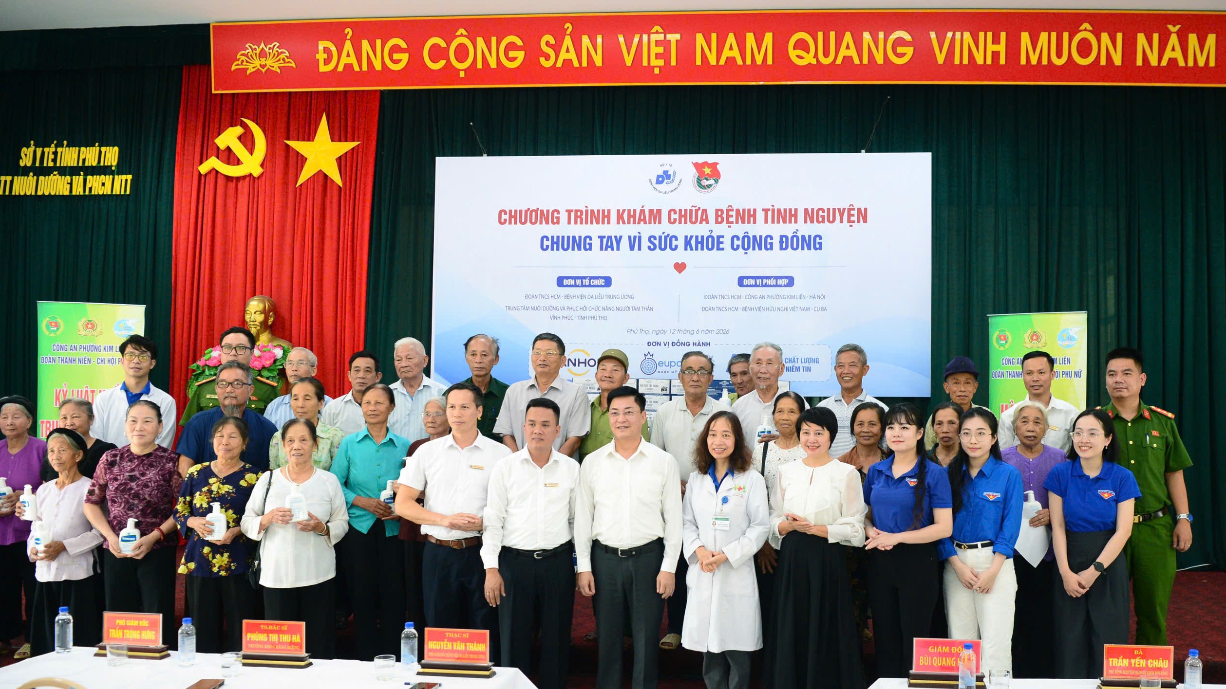 Chương trình khám chữa bệnh tình nguyện chung tay vì sức khoẻ cộng đồng