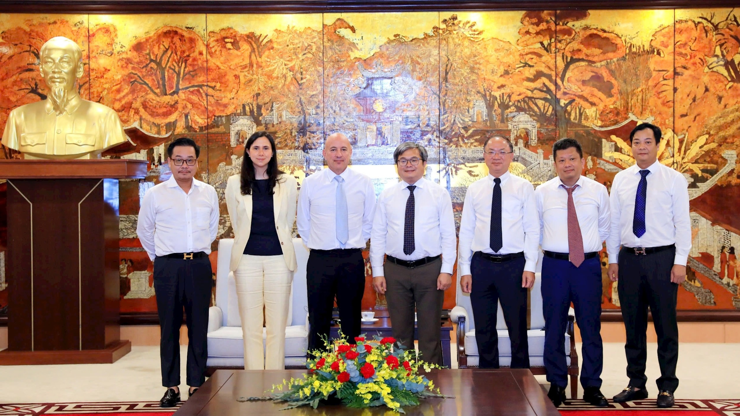 Hà Nội thúc đẩy hợp tác với AIIB phát triển mạng lưới đường sắt đô thị