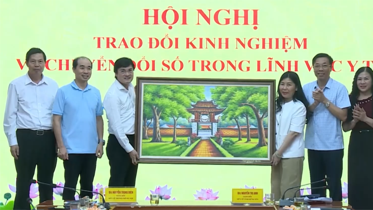 Hà Nội chia sẻ chuyển đổi số y tế với Hưng Yên