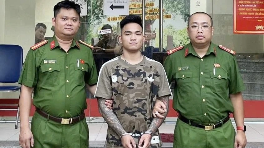 Bắt giữ đối tượng cầm điếu cày đánh người dân 