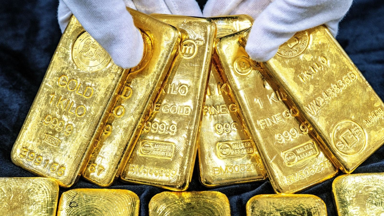 Giá vàng tăng, giá dầu giảm sau thỏa thuận hòa bình Mỹ - Iran