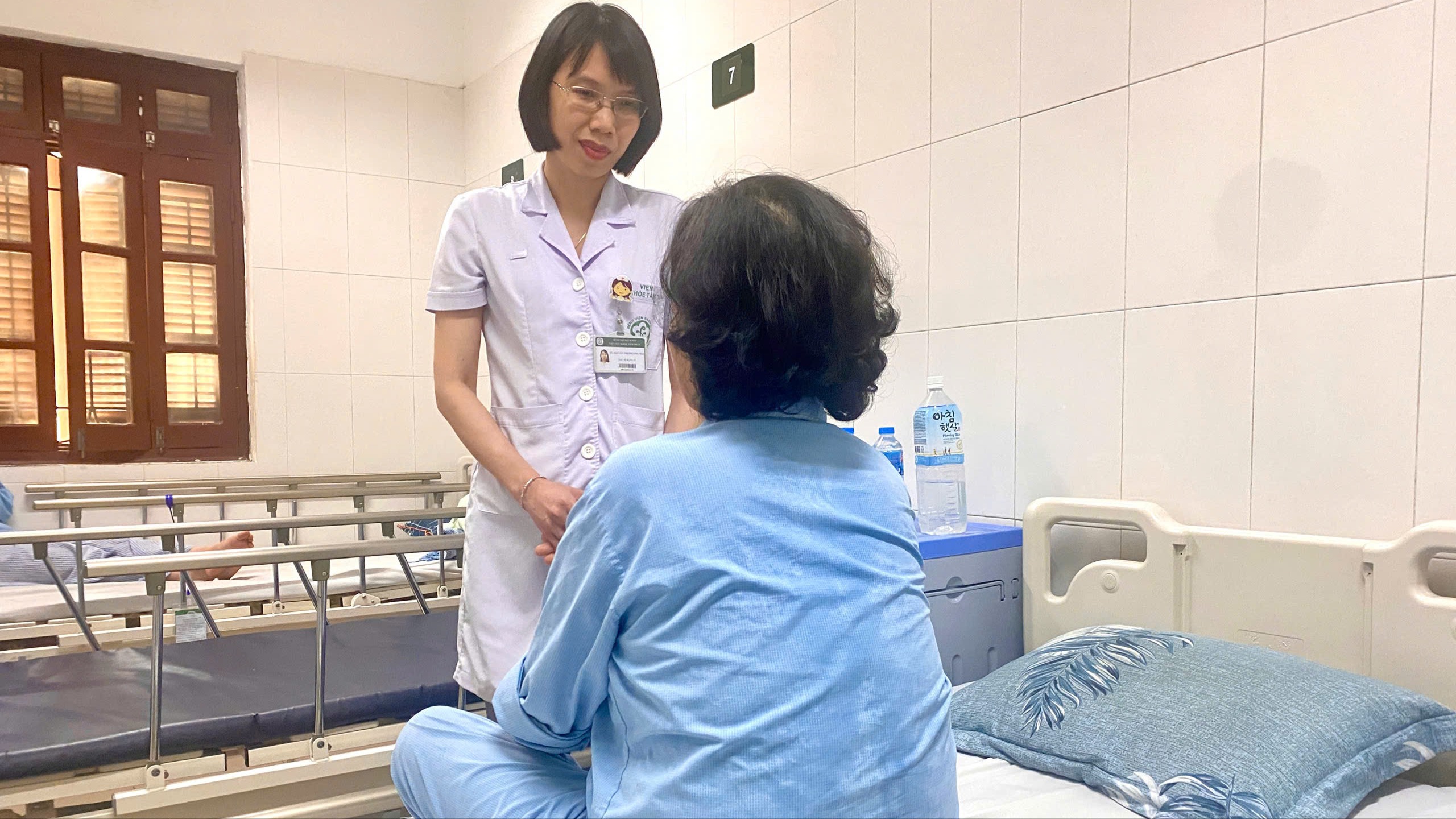 Nhiều người cao tuổi khủng hoảng tâm lý, nhập viện vì sập bẫy lừa đảo