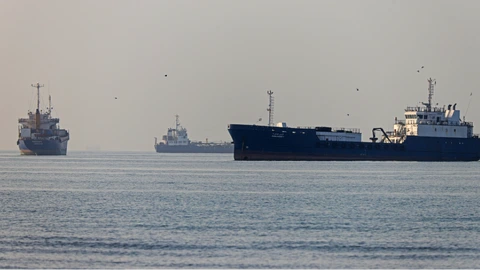 Iran muốn thu phí dịch vụ tại Hormuz, Mỹ kêu gọi miễn phí